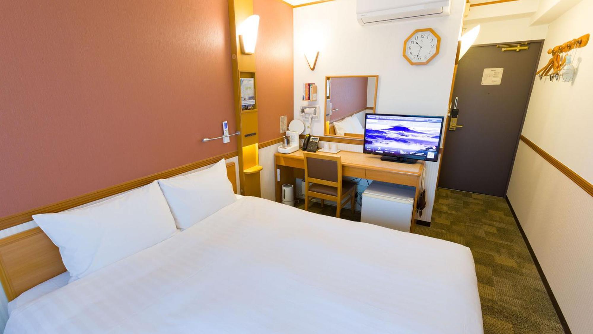 Toyoko Inn Toyohashi Eki Higashi Guchi Habitación foto